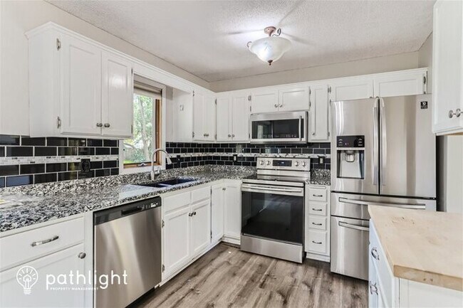 Foto del edificio - 2683 Greystone Avenue N, Oakdale, MN, 55128