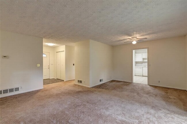 Foto del edificio - 5805 Singleton Rd