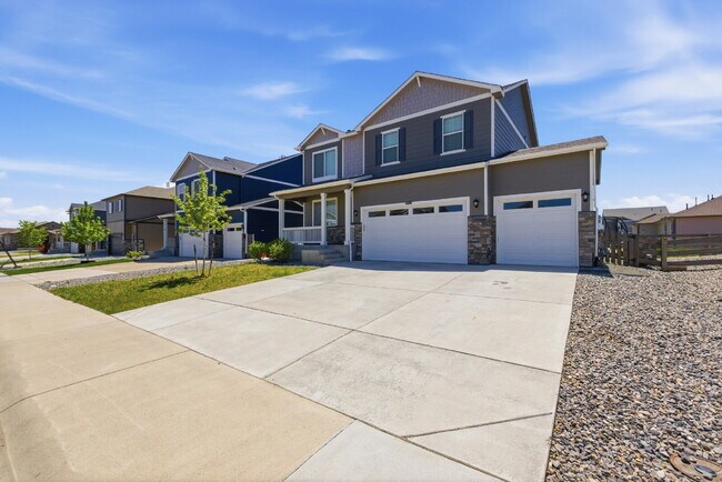 Foto del edificio - Modern Bennett Beauty | Spacious Newer Home with Over 2,200 Sq Ft