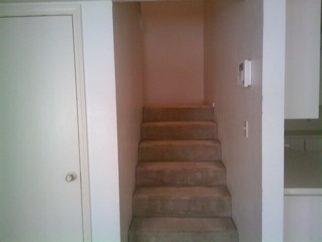 Building Photo - 5402 NW Sir Brian Ave