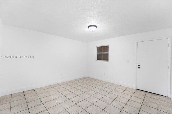 Foto del edificio - 1305 W 53rd St