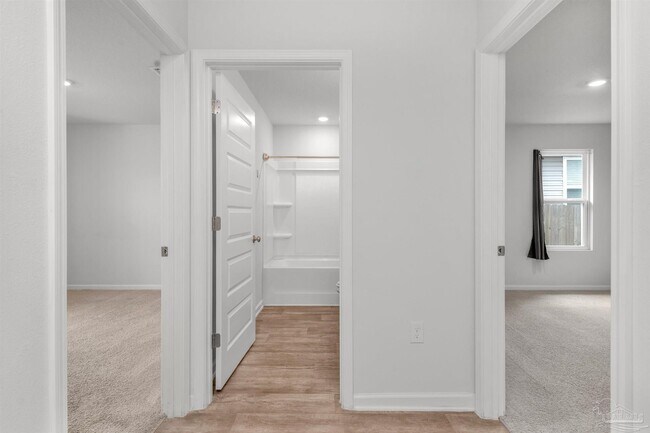 Foto del edificio - 5631 Guinevere Ln