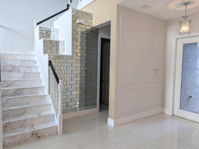 Foto del edificio - 16645 Germaine Dr