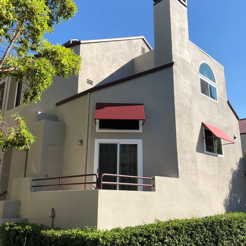 Balcony - 43 E Court Ln