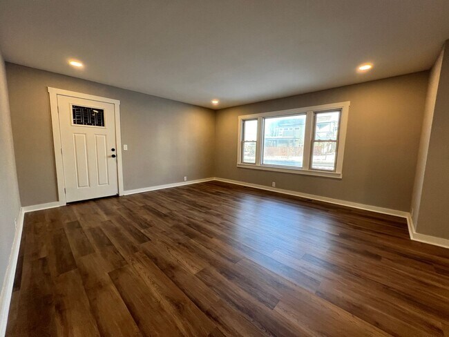 Foto del edificio - Remodeled Single Level 3 Bed, 2 Bath Home w/ 1 Car Garage