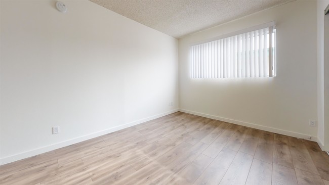 Foto del edificio - 12460 Culver Blvd