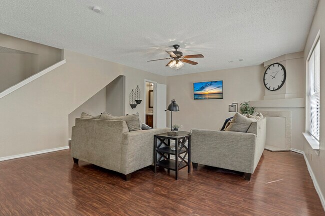 Building Photo - 8163 Teaberry Dr