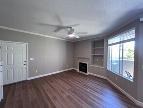 Building Photo - 5201 Laguna Oaks Dr