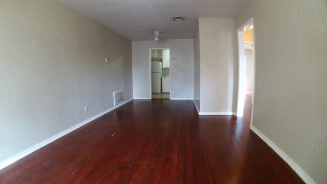 Building Photo - 2424 McCracken Dr