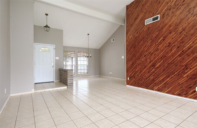 Foto del edificio - 15670 Pebble Lake Dr