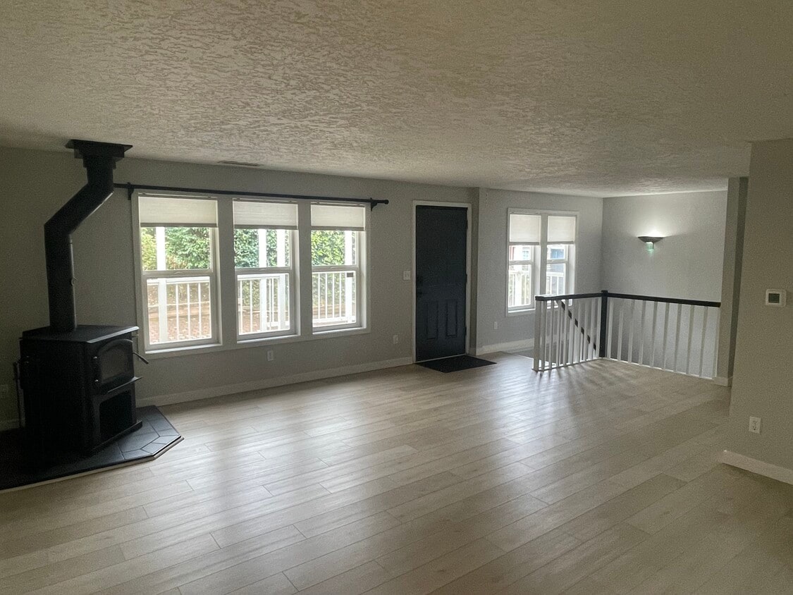 Foto principal - 3228 SW Dolph Ct