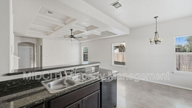 Foto del edificio - 1121 Brown Rock Dr