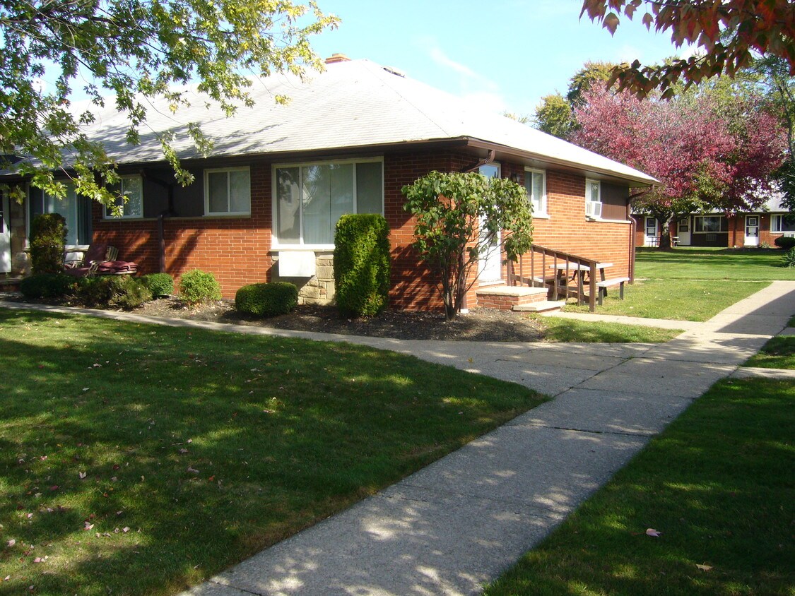Primary Photo - 1589 Hawthorne Dr
