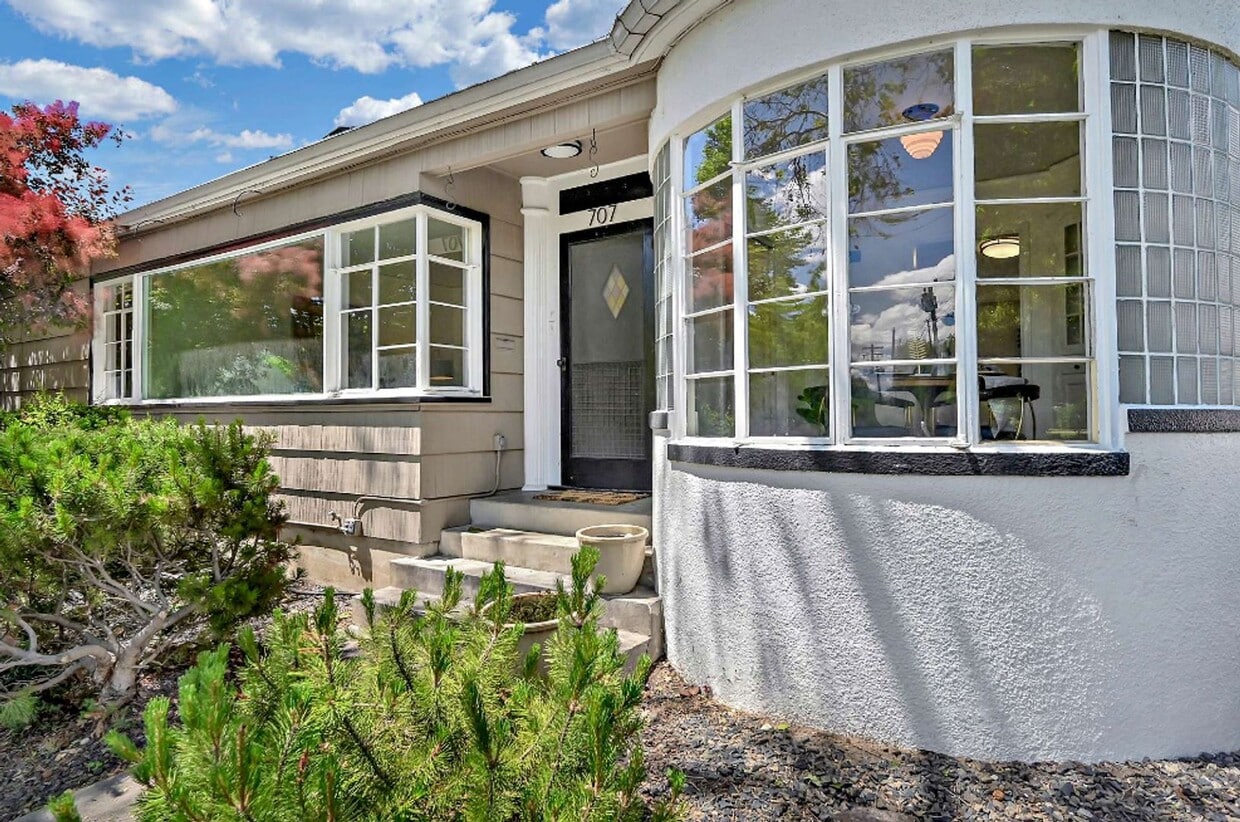 Primary Photo - 1 Bedroom, 1 Shared Bath, Common Area Shar...