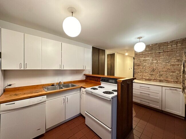 Foto del edificio - 605 W Surf St