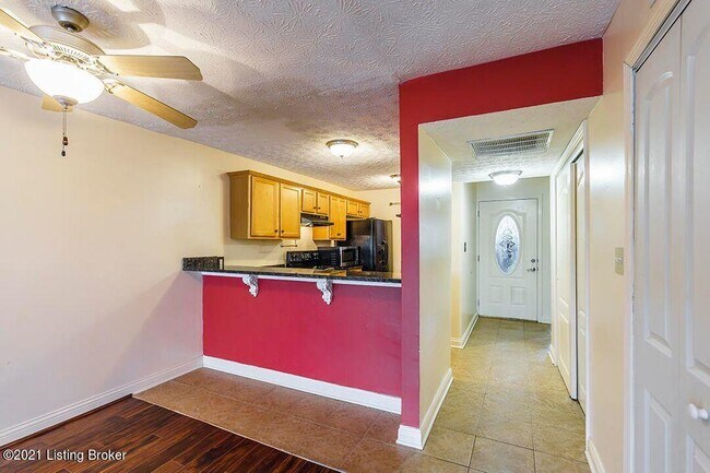 Foto del edificio - 2414 Lake Park Rd