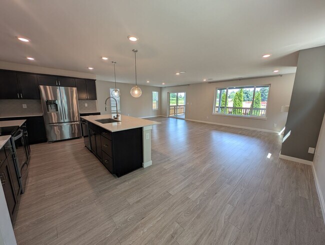 Building Photo - LIKE-NEW 4 bedroom home in Lacey!