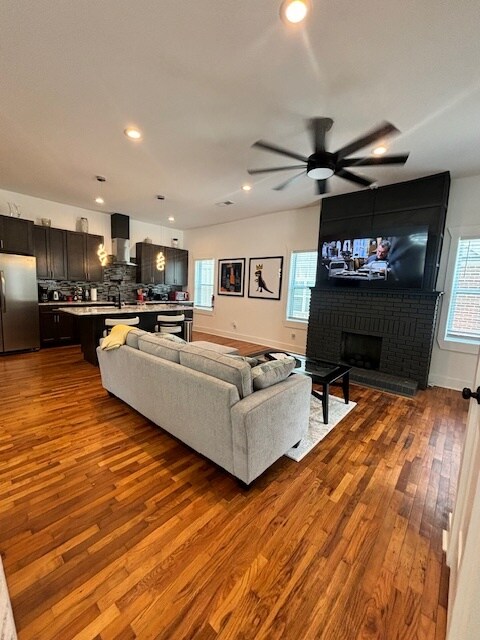 Foto del edificio - 1369 Bryan Ave