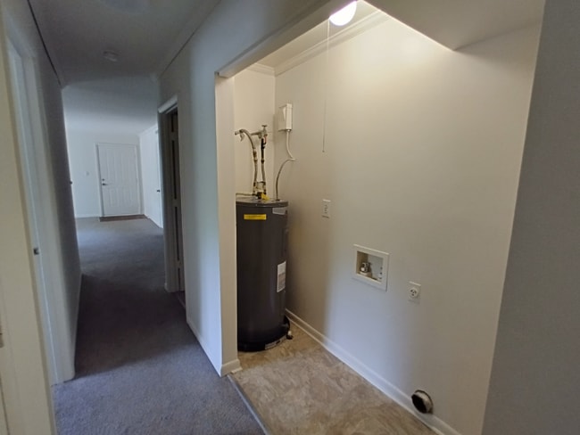 Building Photo - 600 Reusens Rd