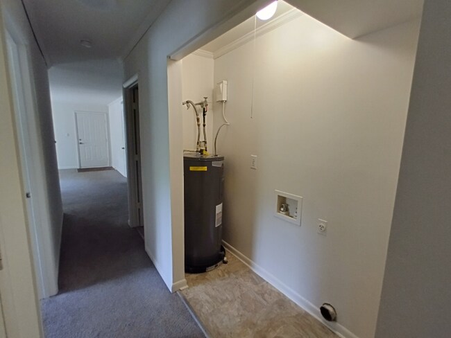 Building Photo - 600 Reusens Rd