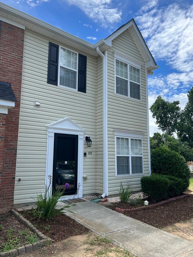 132 Forthview Way, Apex, NC 27502 Townhouse for Rent in Apex, NC