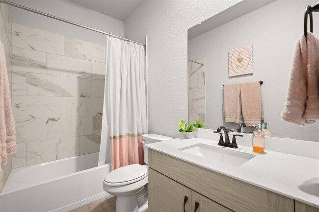 Building Photo - 616 Saturnia Dr
