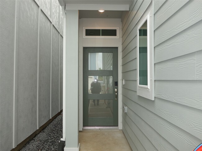 Building Photo - 620 Sand Dollar Dr