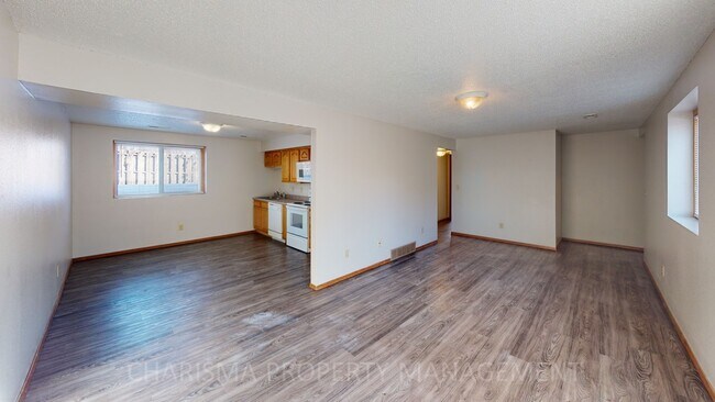 Building Photo - 1508 E Cedar St