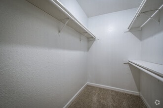 2BR, 2BA - 917SF - Woodlake Meadows