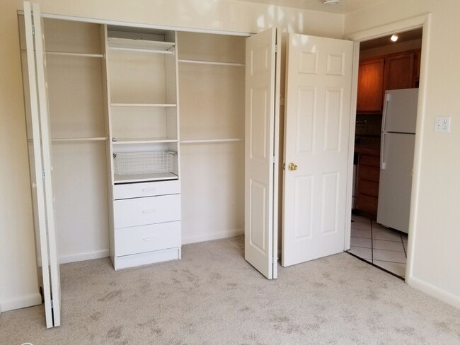 Building Photo - Cat-friendly 1 BD w/ BIG PATIO on the FIRS...