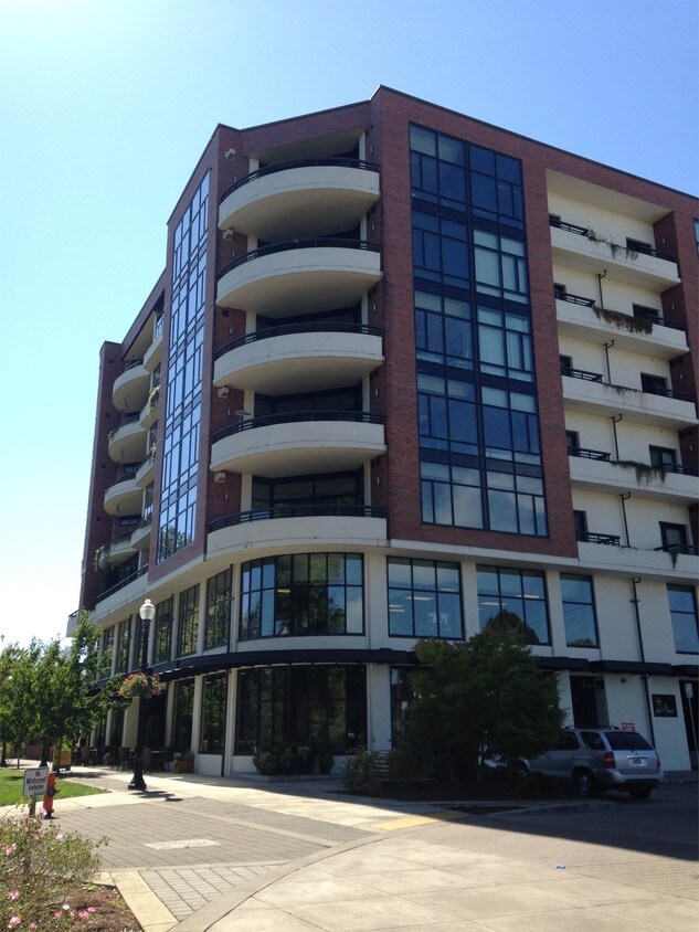Foto principal - 136 SW Washington Ave