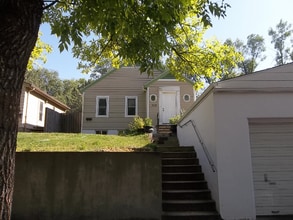 Building Photo - 212 7th St