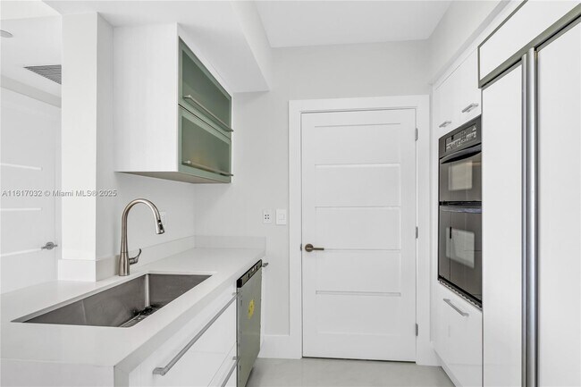 Foto del edificio - 18911 Collins Ave