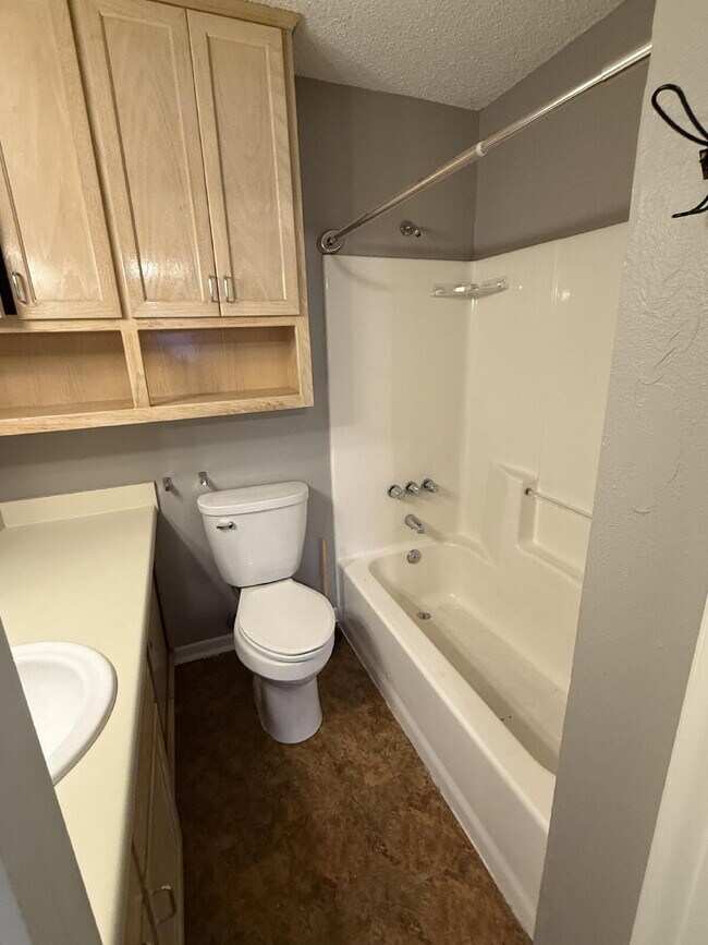 Foto del edificio - Spacious Duplex Living Near TAMUC with Attached 2 Car Garage!
