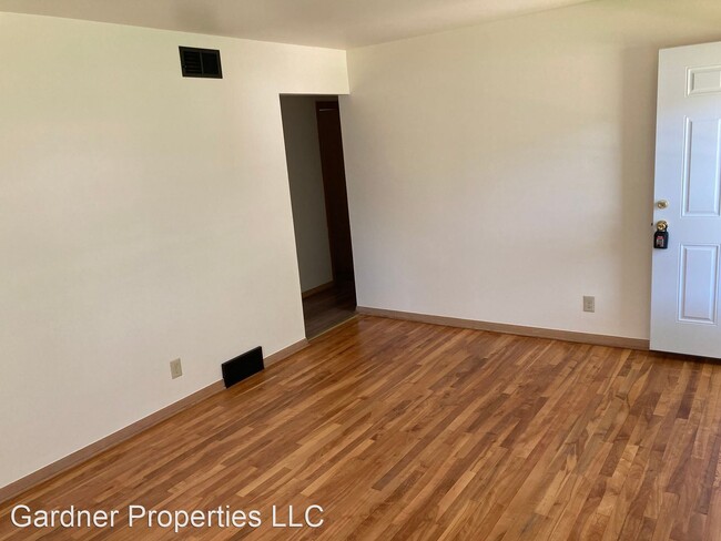 Building Photo - 3 br, 1 bath House - 8117 W. Custer Avenue