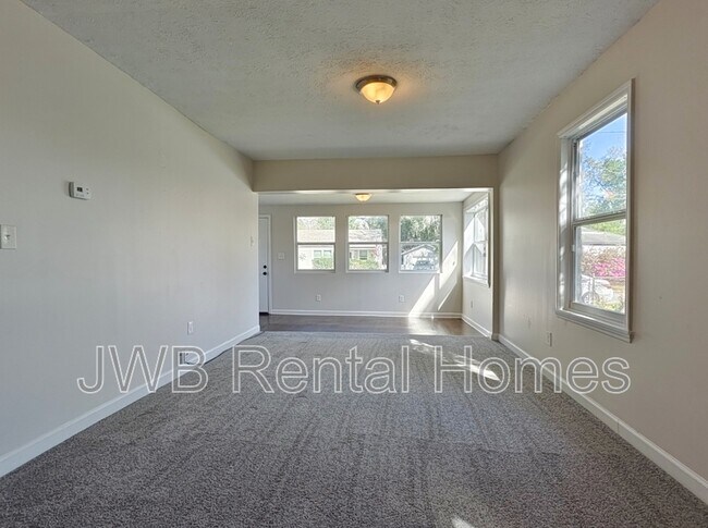 Foto del edificio - 616 E 61st St