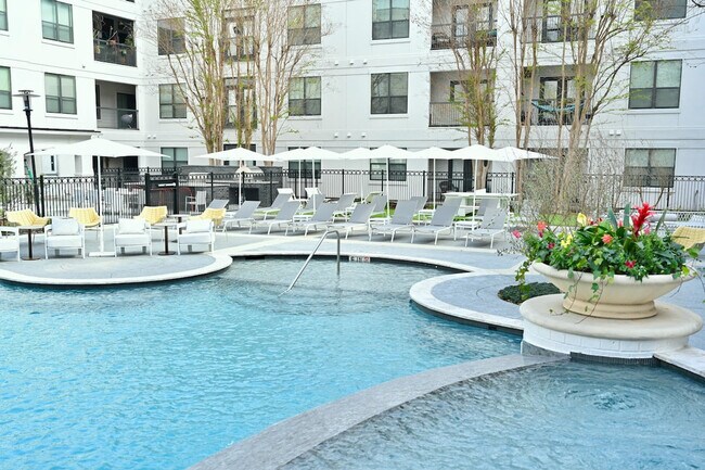 Foto del edificio - 2137 Pelham Dr