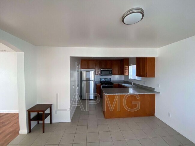 Foto del edificio - 762 W 21st St