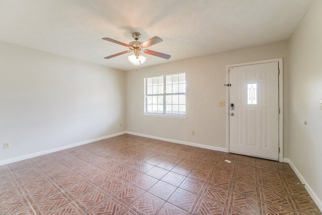 Building Photo - 1061 Lombardy Way