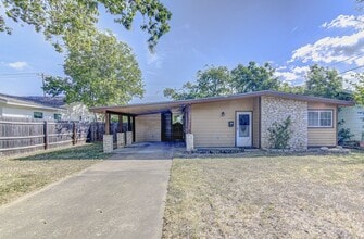 Building Photo - 1410 Kamar Dr