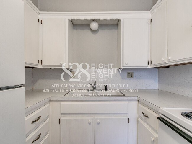 Foto del edificio - *COMING SOON - TOURS EST TO BEGIN 6/12/26*  2 Bed/1 Bath Tri-plex Home in Noble