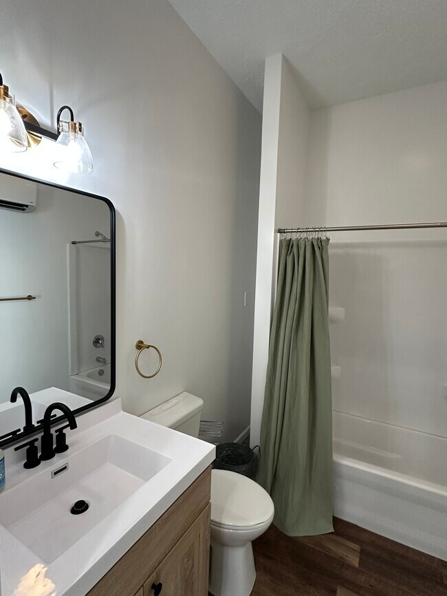 Foto del edificio - Loomis Apartment Homes