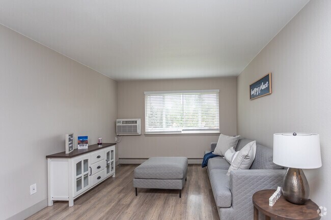 2BR, 1BA - 720 SF - North 49 Apartments
