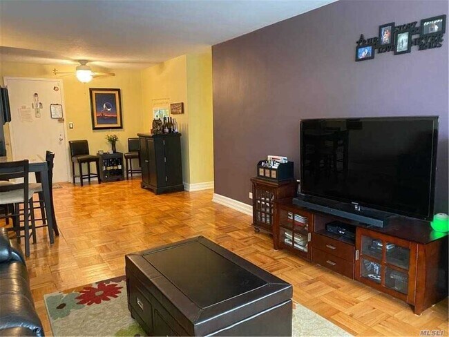 Building Photo - 17-85-85 215th St