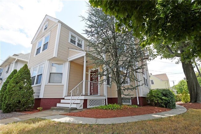 67 Waterman Ave, East Providence, RI 02914 - Room for Rent in East ...