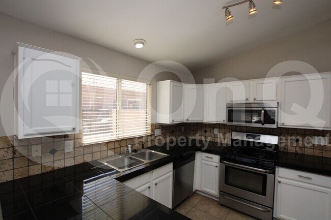 Foto del edificio - 142 W Smoke Tree Rd