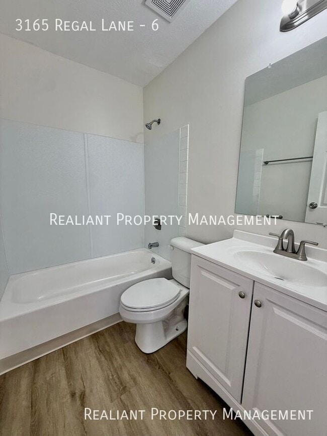 Foto del edificio - 3165 Regal Ln