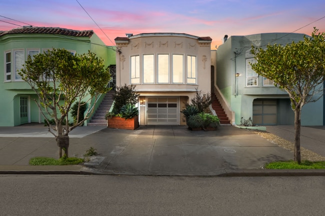 Building Photo - 1475 39th Ave