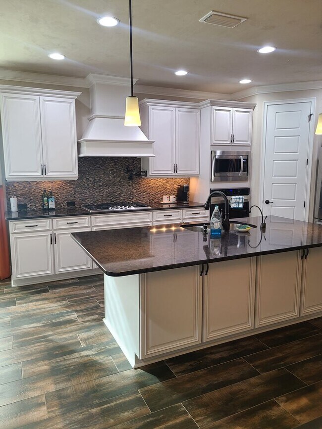 Foto del edificio - Beautiful 3 Bedroom 3 Bathroom home in Arb...
