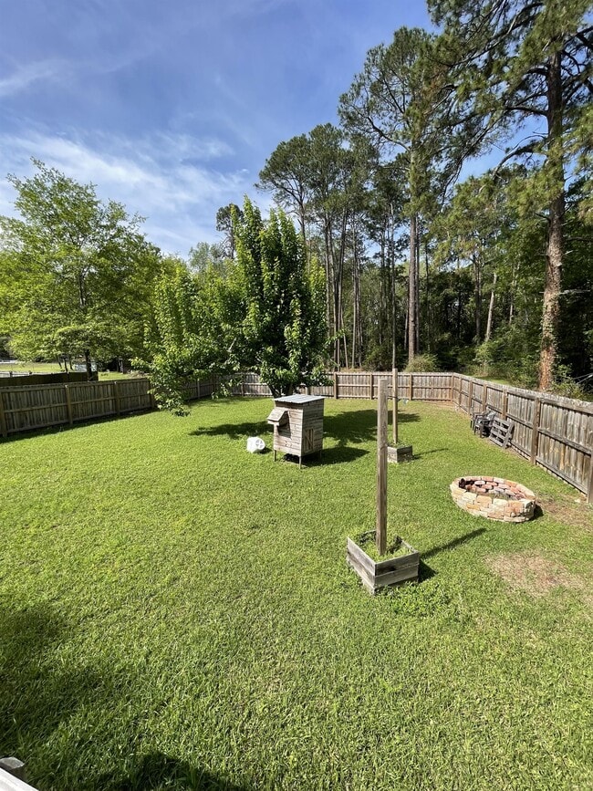 Building Photo - 310 Victory Dr